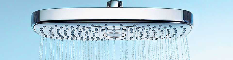 Titelbild zum Menüpunkt Sanitär, Regendusche von Hans Grohe mit Wasserstrahl
